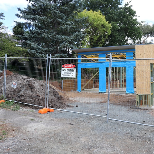 do you deliver and set up temporary fencing and what's the price for this in Industry Texas